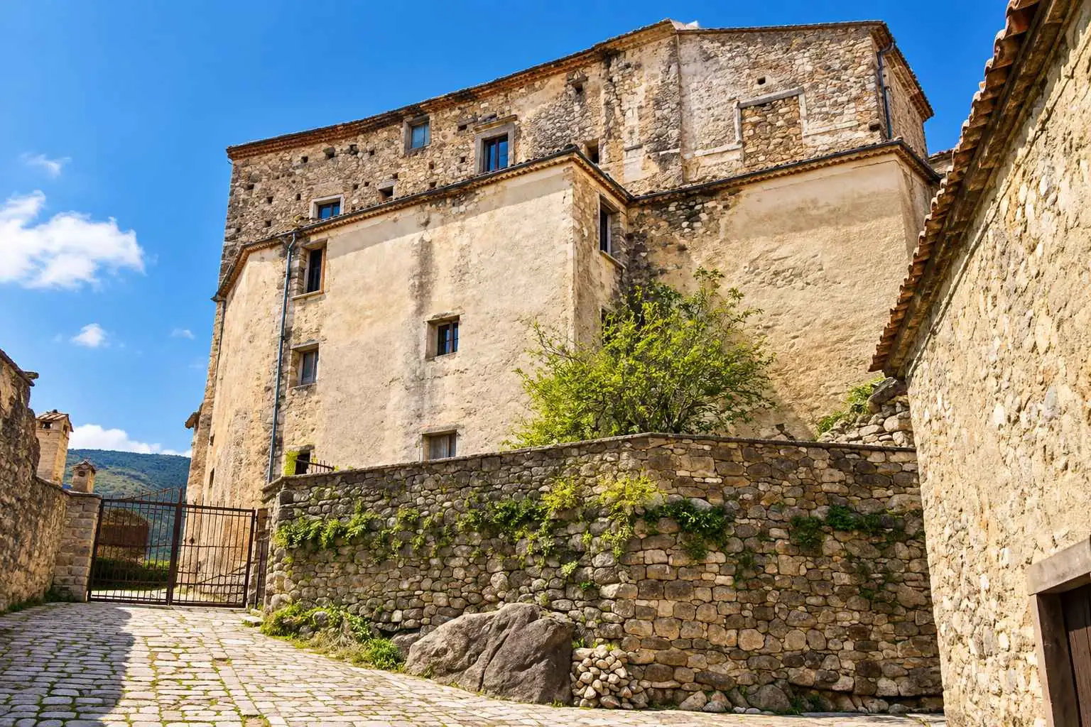 Castello Carafa-Ruffo