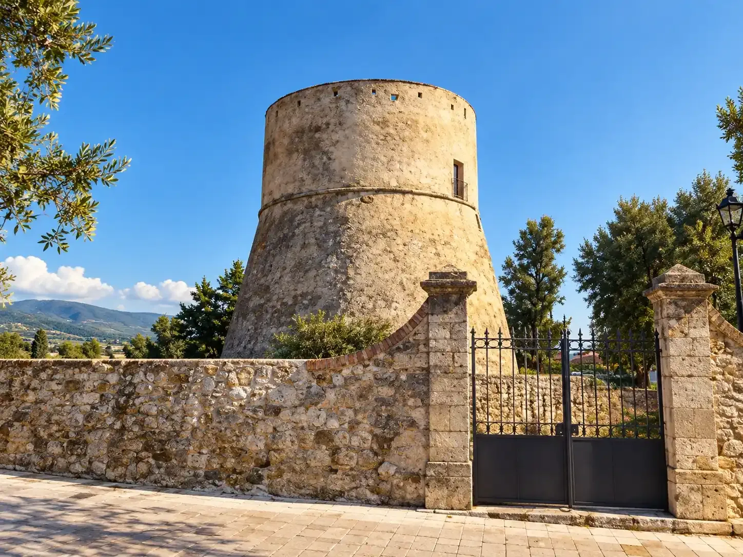 Torre Angioina e area dell’antico Castello